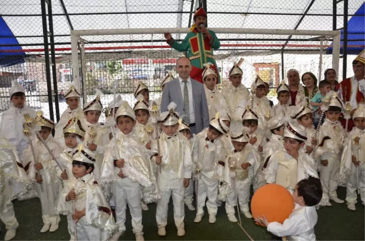 Beytüşşebap\'ta 40 Çocuk Sünnet Ettirildi