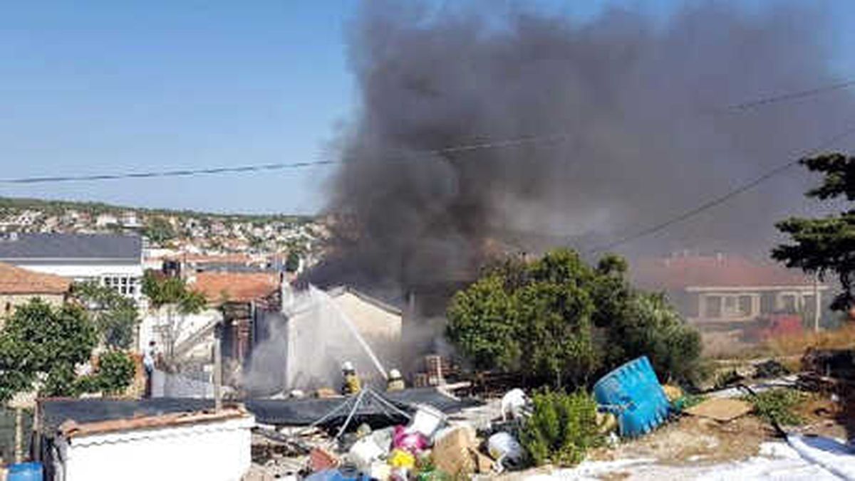 Çeşme\'de Korkutan Yangın