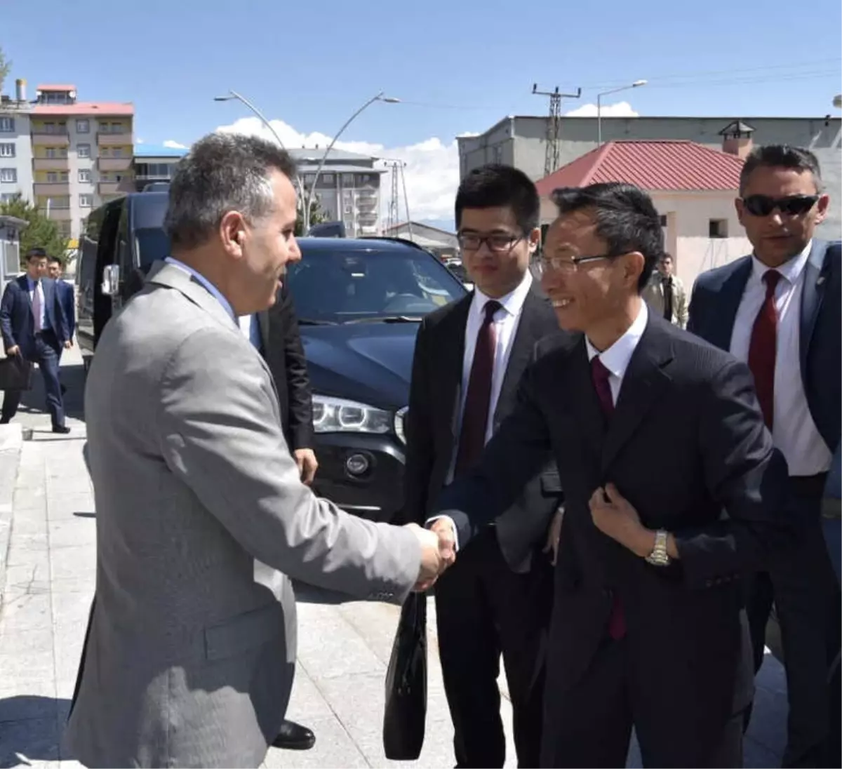 Çin Ankara Büyükelçisi ve İş Adamları Ağrı\'da