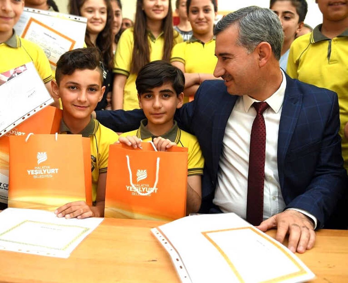 Çınar, Öğrencilerin Karne Heyecanına Ortak Oldu