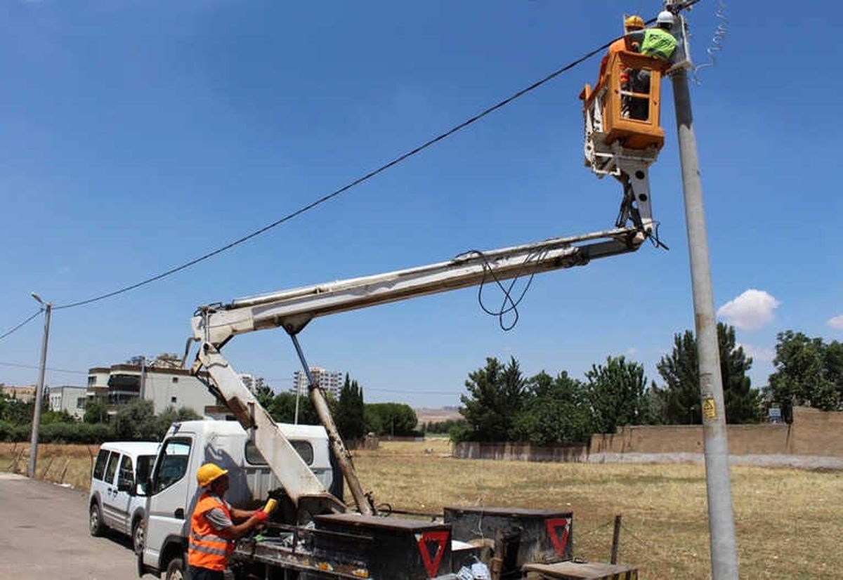 Dicle Elektrik Ulubağ\'da 25 Yıllık Şebekeyi Yeniledi