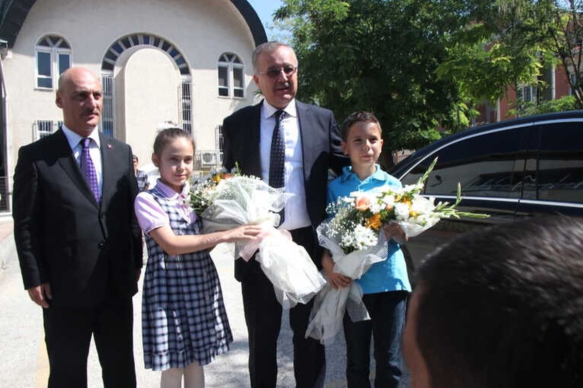 Edirne\'de 56 Bin 91 Öğrenci Karne Heyecanı Yaşadı