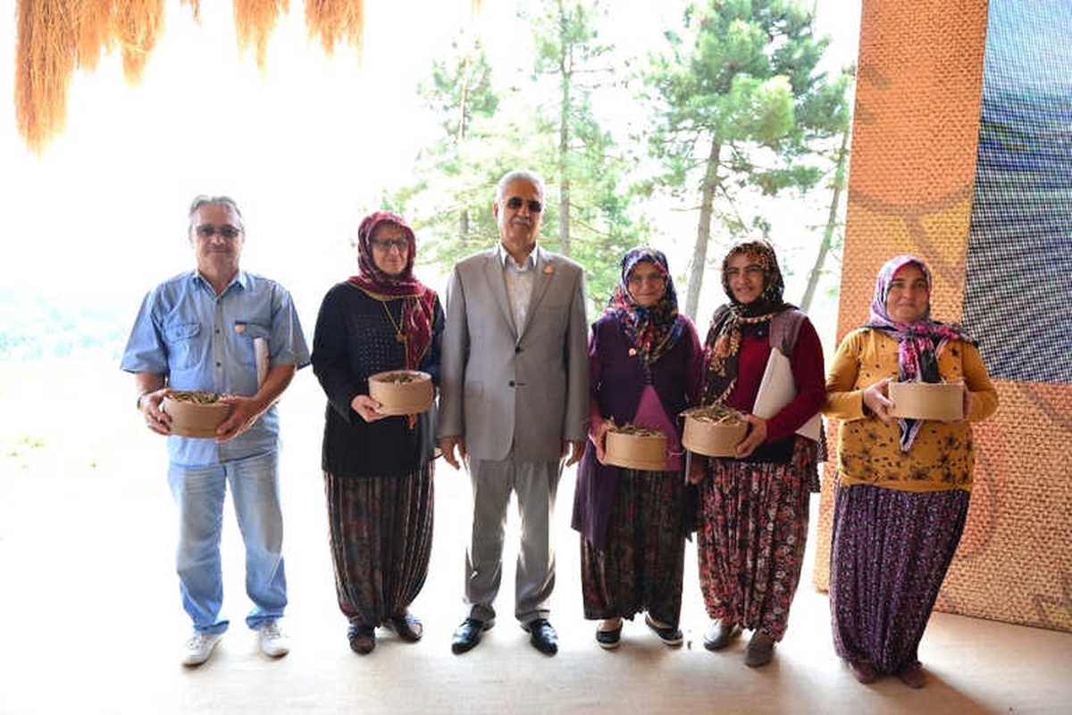 Erdemir\'in \'Tarlalar Sürülsün, Gelenek Sürsün\' Kurumsal Sosyal Sorumluluk Projesinde İlk Hasat