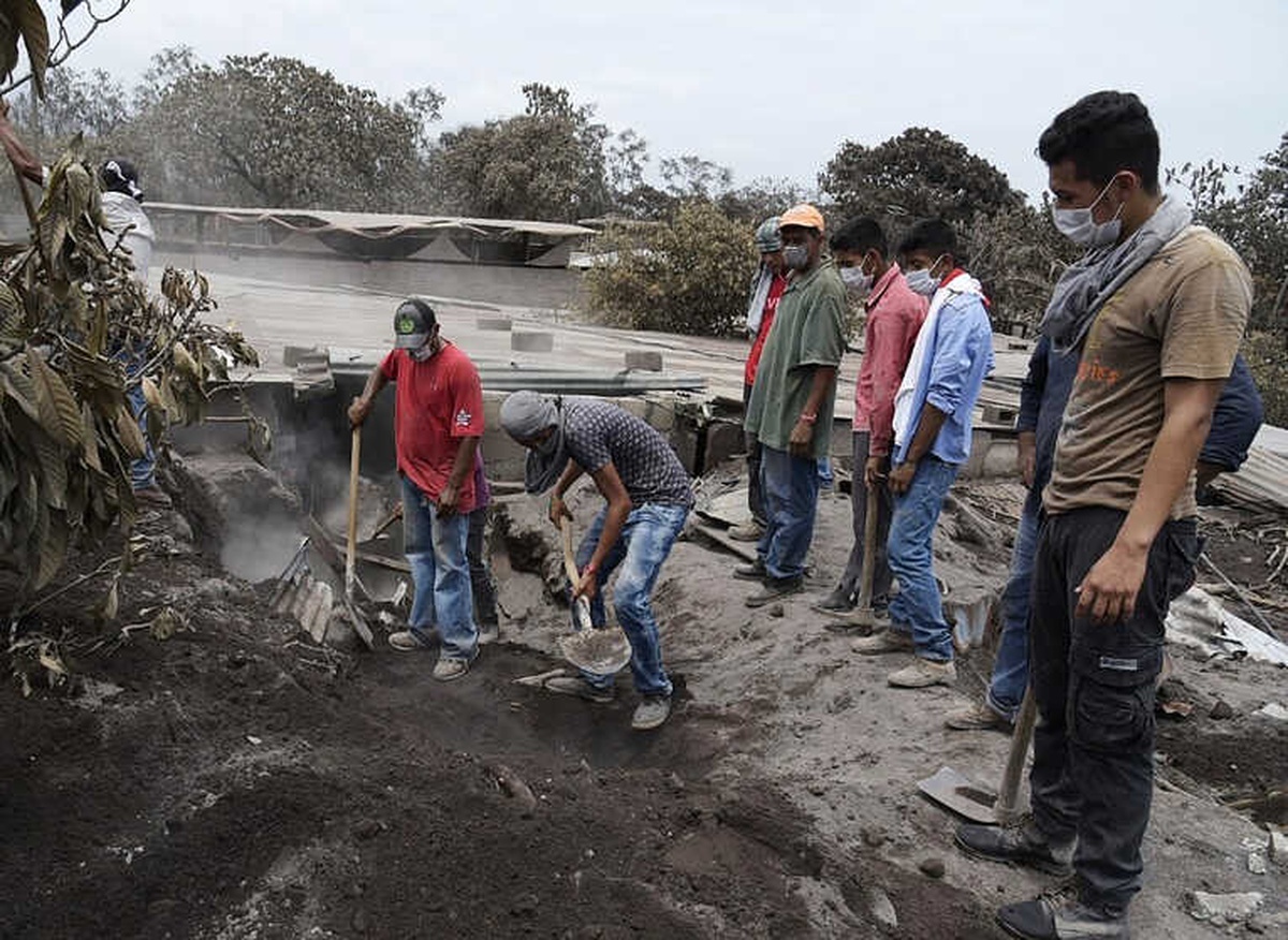 Guatemala\'da Volkan Faciasında Ölü Sayısı Artıyor