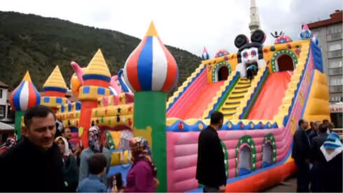 Gümüşhane Belediyesi 5.sınıf Öğrencilerin Tamamına 522 Bisiklet Dağıttı