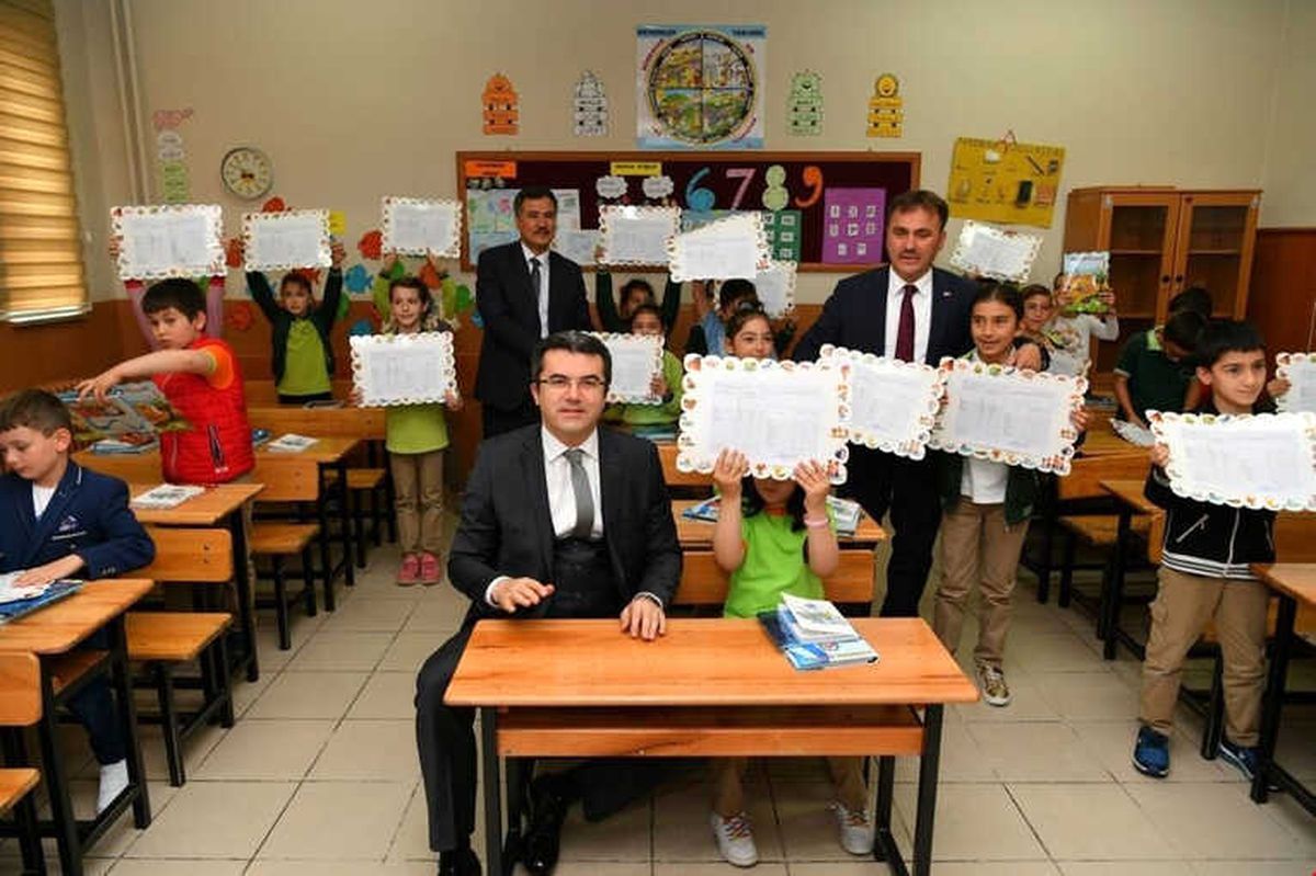Gümüşhane\'de 19 Bin 413 Öğrenci Karne Aldı