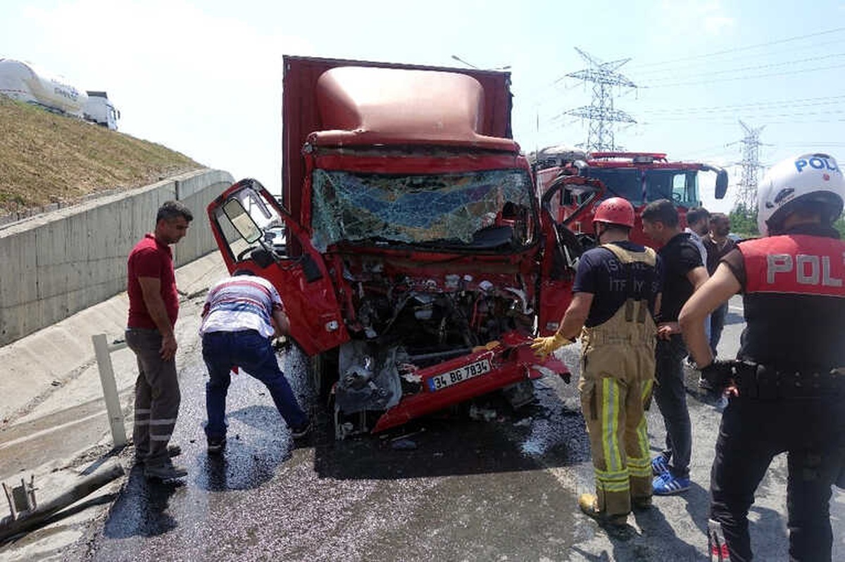 Hasdal - Kemerburgaz Yolu Üzerinde Zincirleme Trafik Kazası: 3 Yaralı