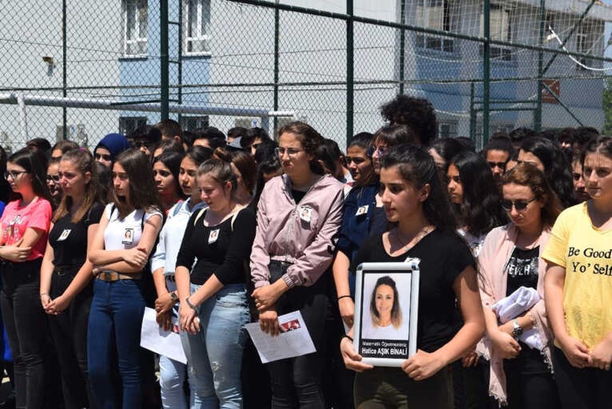 Hatice Öğretmen\'in Okulunda Yas