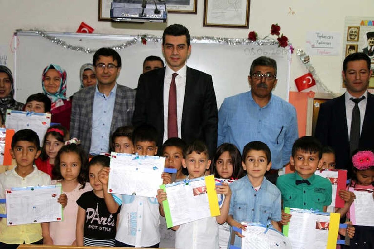Hekimhan\'da Öğrencilerin Karne Mutluluğu