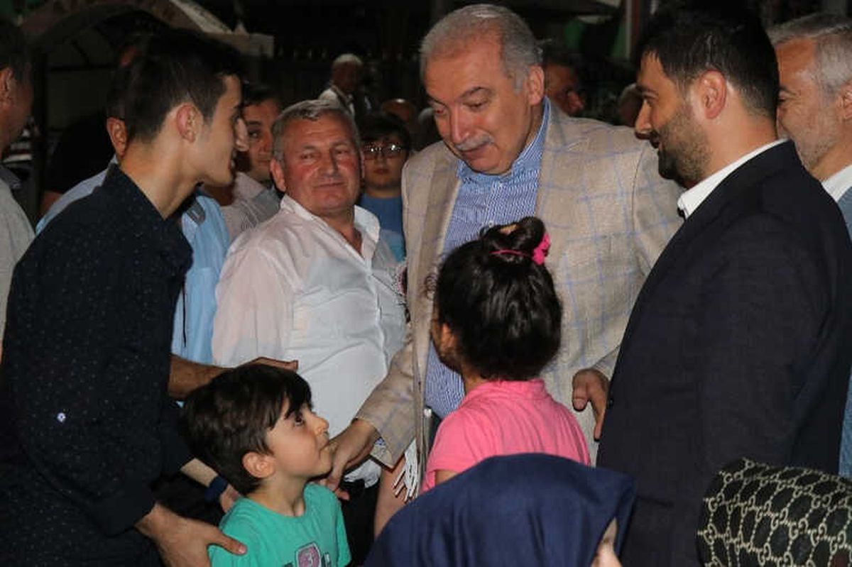 İbb Başkanı Uysal, Kağıthane\'de Sokak Sahuruna Katıldı