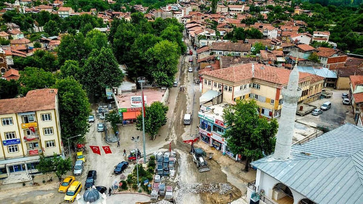 İlhan Şahintürk Caddesinde Yenileme Çalışmaları