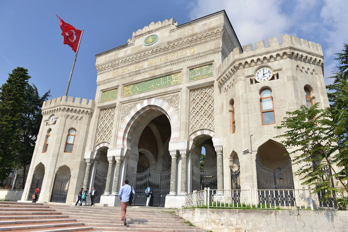 İstanbul Üniversitesi\'nde Not Skandalı! 38 Dersin Sınavına Girmeyen Öğrenci Mezun Oldu