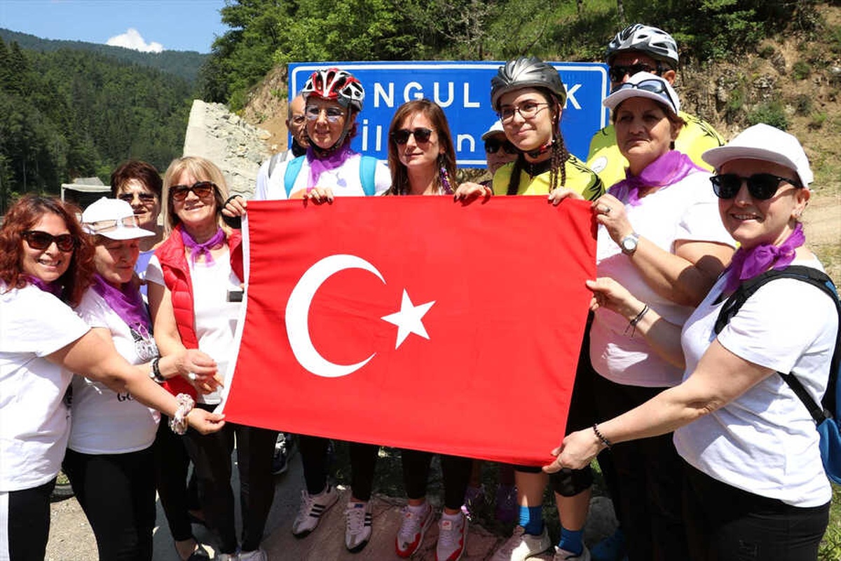 Kadın Bisikletçiler Zafer İçin Pedal Çevirdi