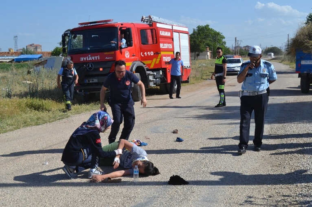 Karaman\'da Traktörden Düşen Anne ve 2 Çocuğunun Üzerinden Teker Geçti