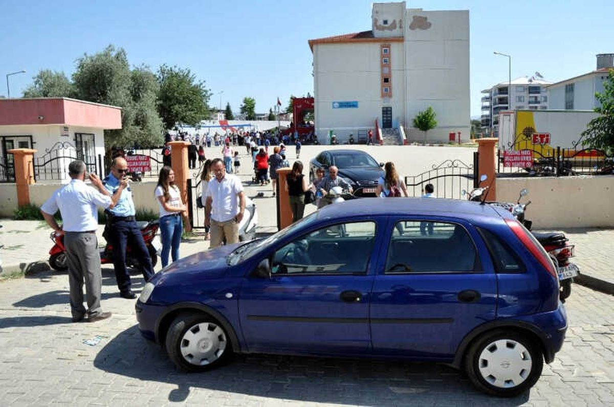 Kaymakam Kendisini Okula Hapseden Öğretmeni Cezalandırdı