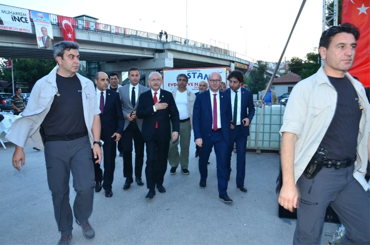 Kılıçdaroğlu, Balıkesir\'de Vatandaşlarla İftar Yaptı