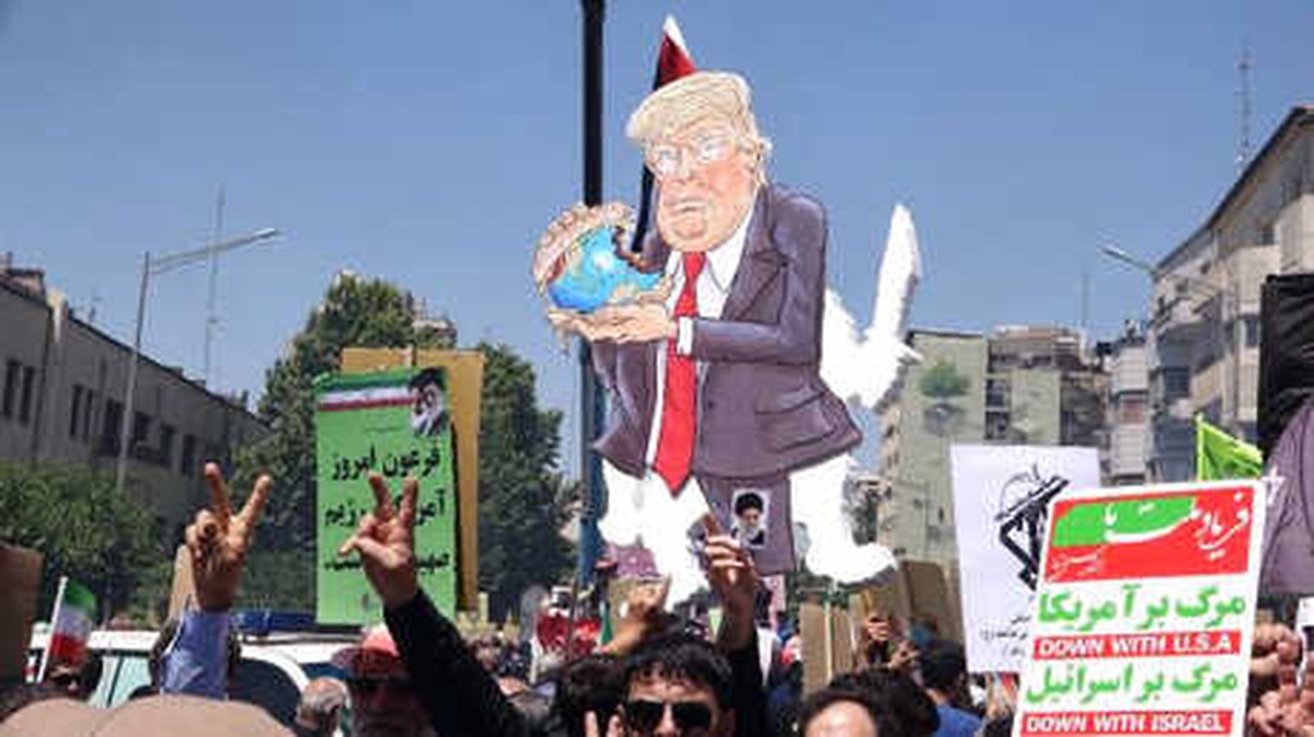 Kudüs Yürüyüşünde Trump Kuklası Ateşe Verildi