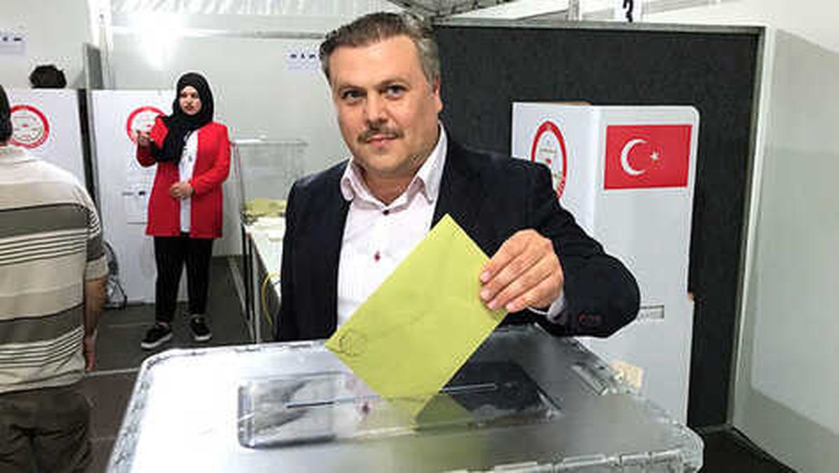 Merkel Partilere Eşit Davranmıyor\'