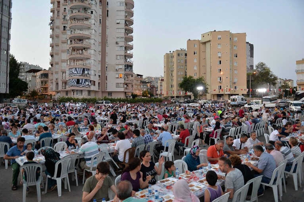 Muratpaşa İftarlarında Mahalleler Buluşuyor