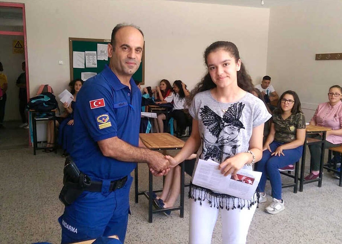 Ödemiş\'te Karneler Jandarmadan