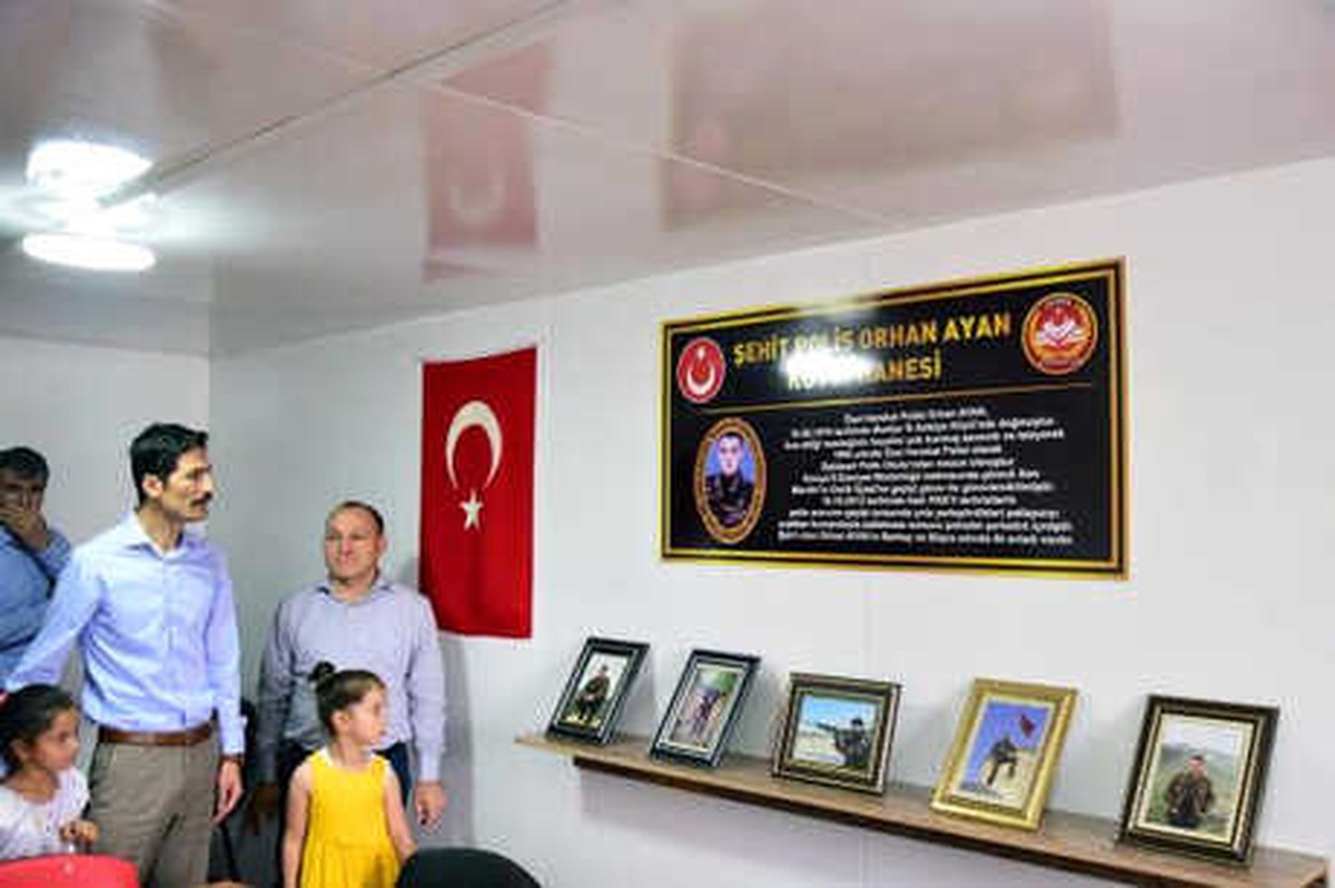 Okul Bahçesine Yapılan Kütüphaneye Şehit Polisin İsmi Verildi
