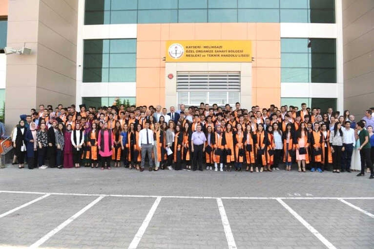 Özel Kayseri Osb Teknik Koleji İlk Mezunlarını Verdi