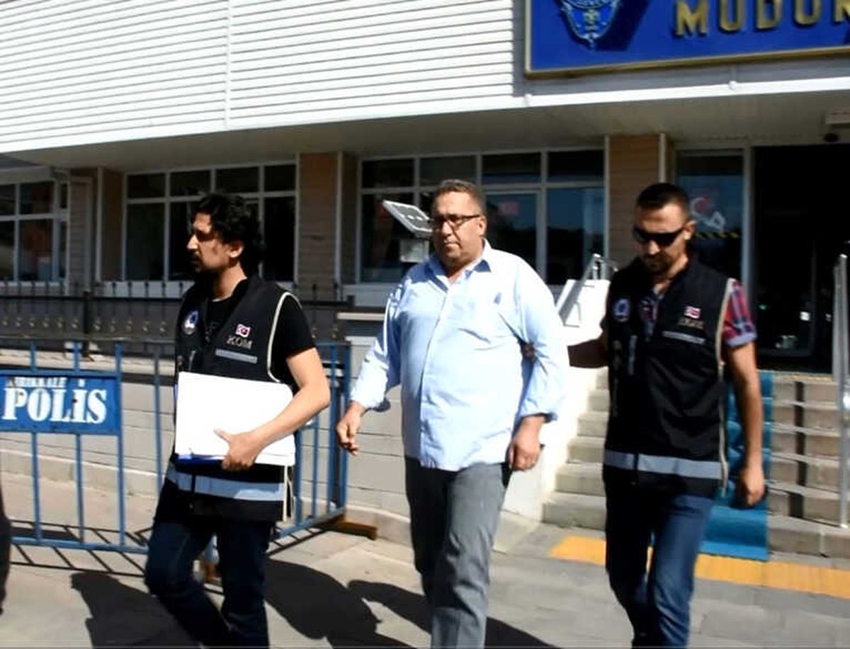 Polisin İmzasını Taklit Ederek Güvenlik Sertifikası Veren Şahıs Yakalandı