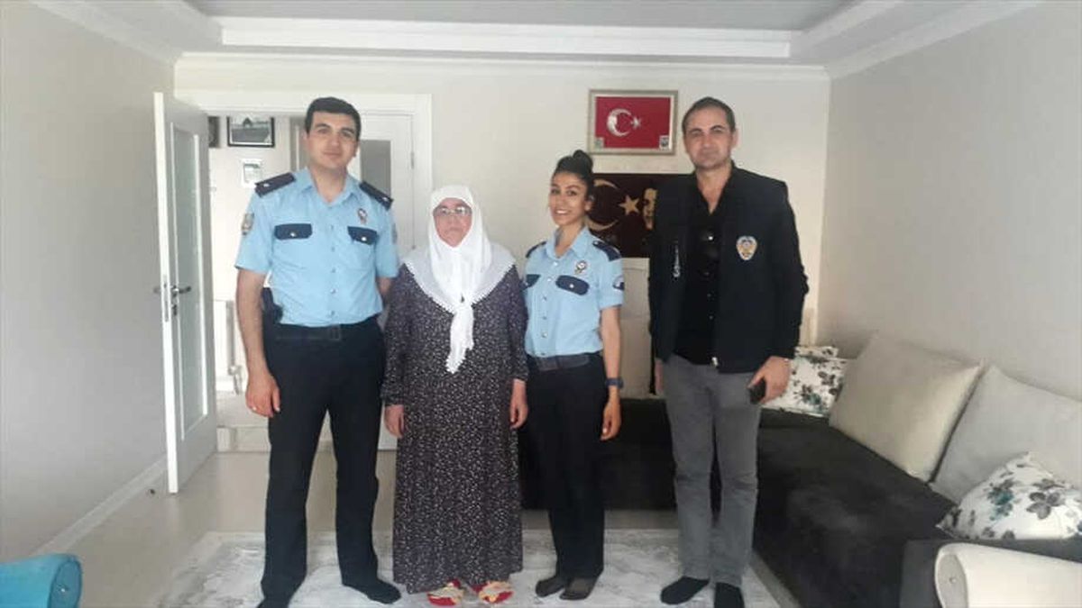 Polislerden Şehit Ailelerine Ziyaret