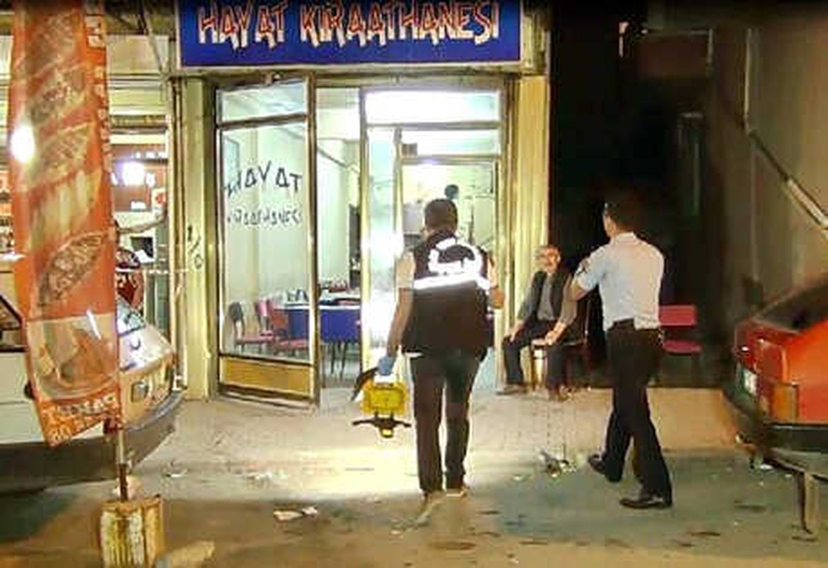 Pompalı Tüfekle Kahveyi Basıp, 6 Kişiyi Yaraladı