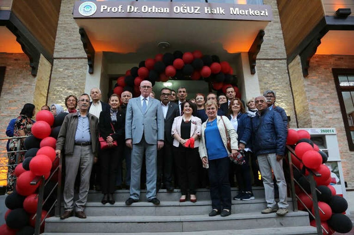 Prof. Dr. Orhan Oğuz\'un Adı Halk Merkezi\'ne Verildi