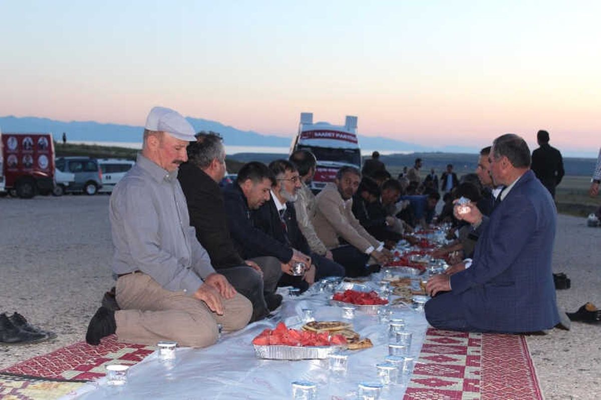 Saadet Partisi\'nden Çevre Yolunda İftar