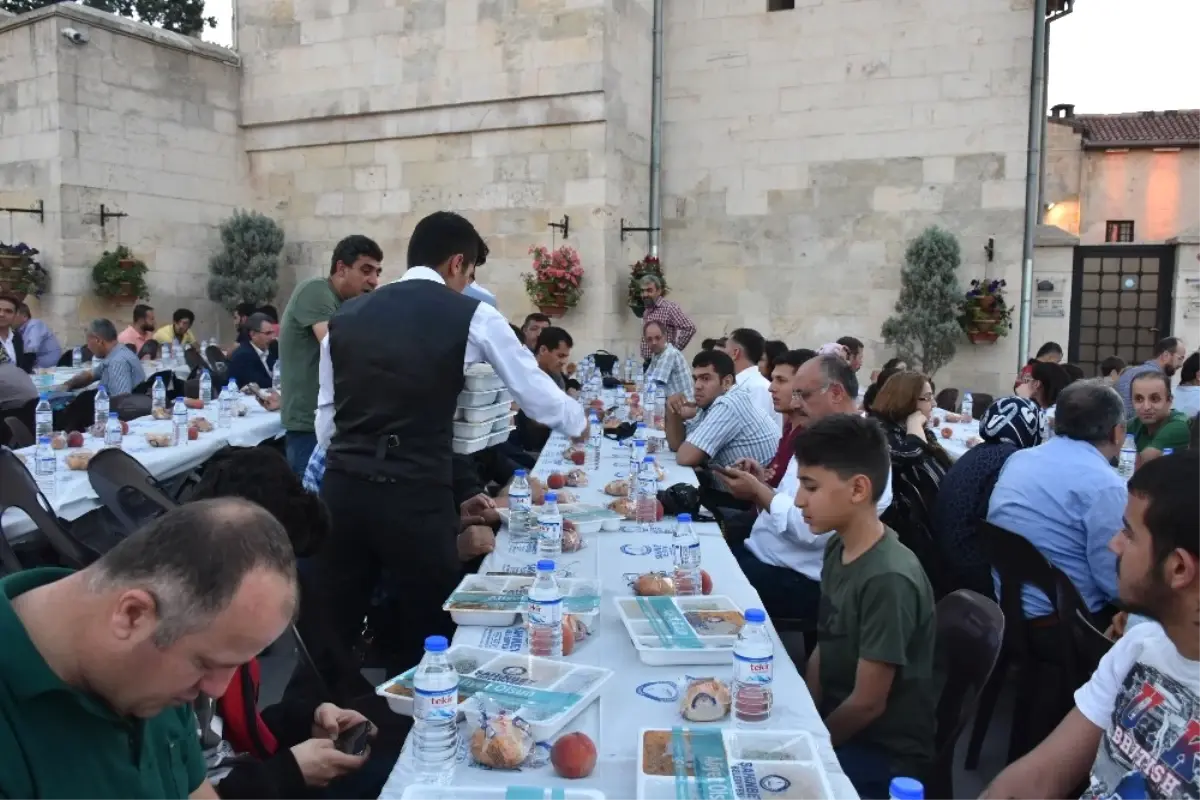 Şahinbey\'de Geleneksel İftar Devam Ediyor