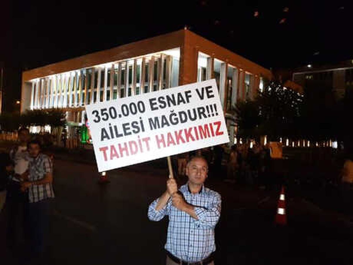 Servisçilerden İbb Önünde Plaka Tahdit Eylemi