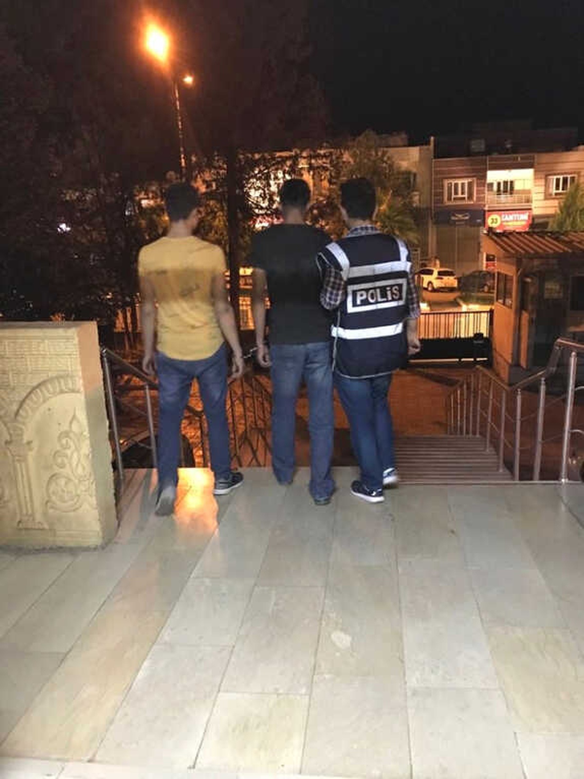 Suçüstü Yakalanan Kablo Hırsızları Tutuklandı