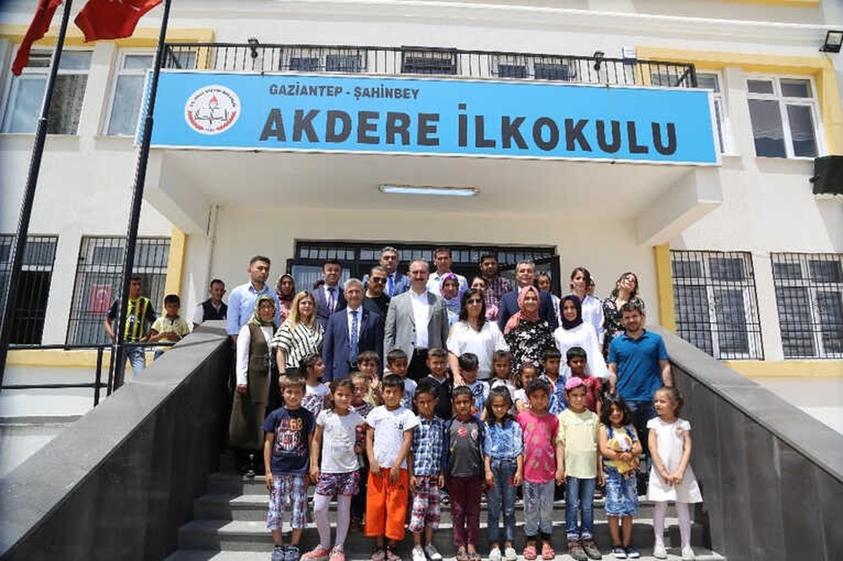 Tahmazoğlu Karne Alan Öğrencileri Yalnız Bırakmadı