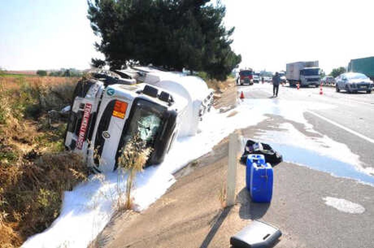 Tekirdağ\'da Yolcu Otobüsü Tankere Çarptı: 10 Yaralı