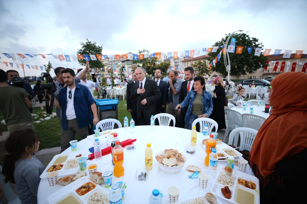 Türkiye Bugün İslam Aleminin de Umudu Halindedir"