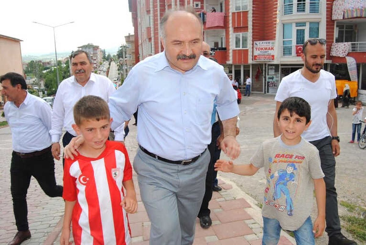 Usta: "Mhp, Ülkenin Menfaatini Düşünen Bir Siyasi Partidir"