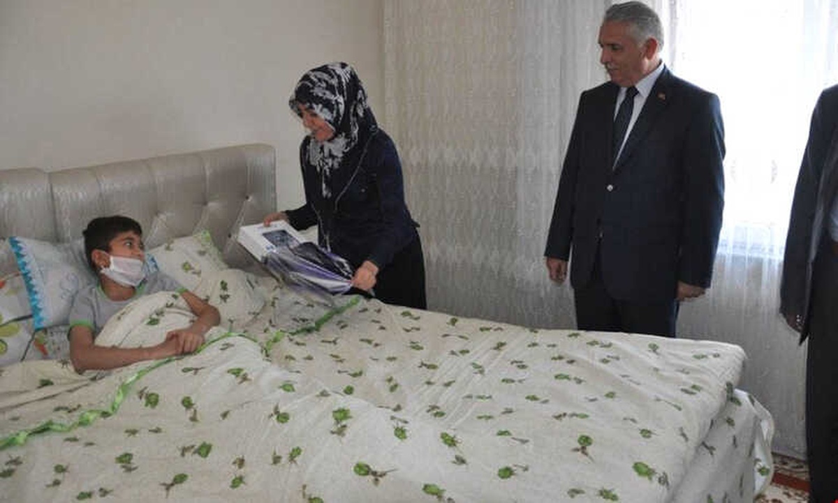 Vali Yıldırım Kazara Yaralanan Çocuğu Ziyaret Etti