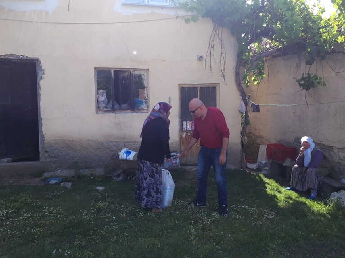 Wuppertal Kütahyalılar Derneği\'nden 40 Aileye Ramazan Yardımı