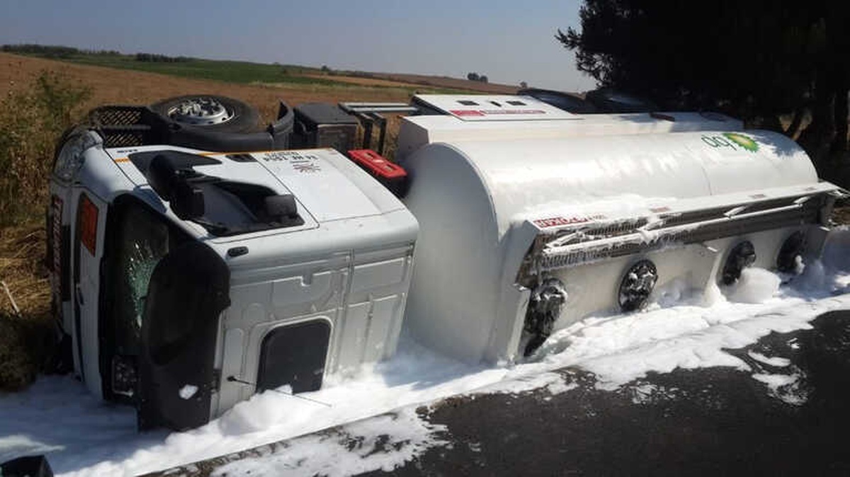 Yolcu Otobüsü ile Yakıt Tankeri Çarpıştı: 10 Yaralı