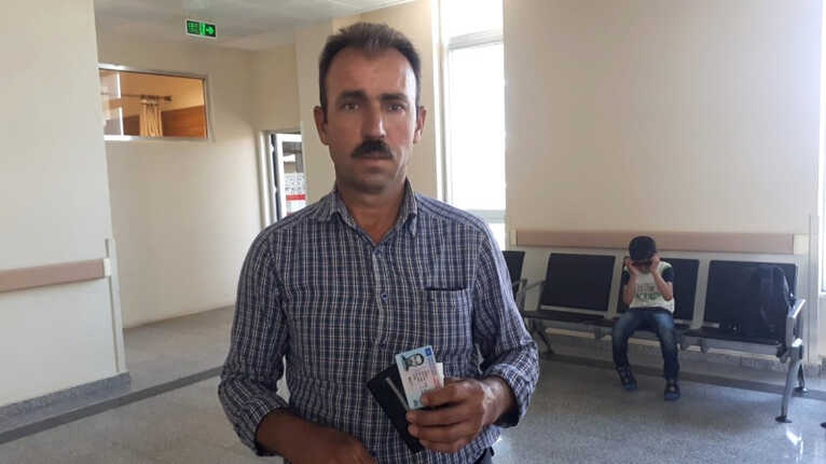 Yolda Bulduğu Cüzdanı Polise Teslim Etti
