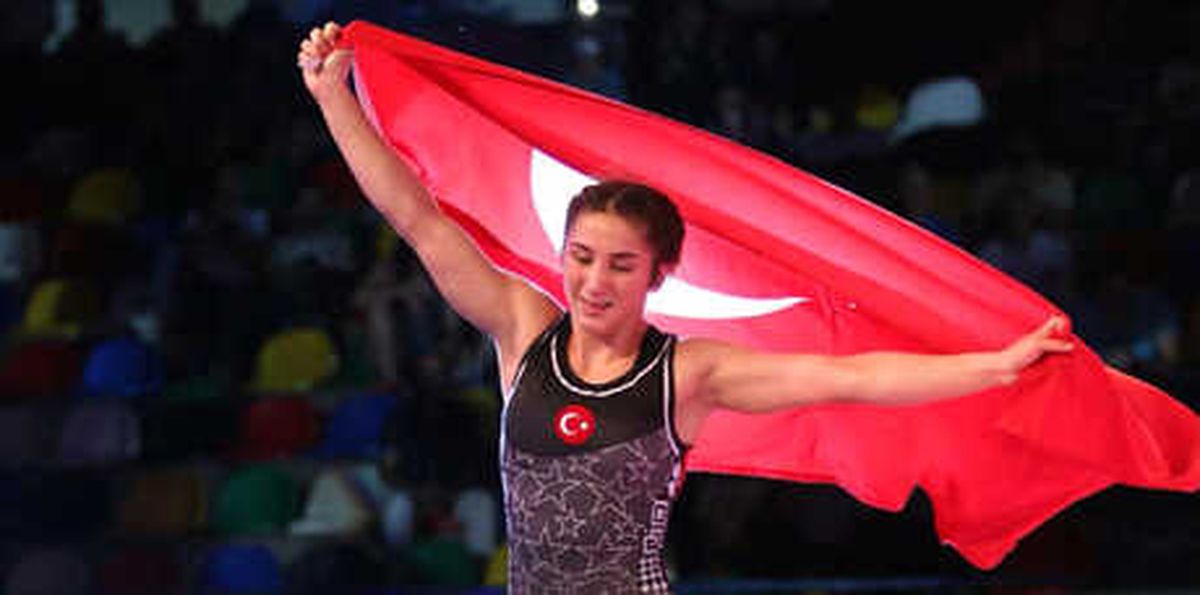 Zeynep Yetgil Altın Madalya Kazandı