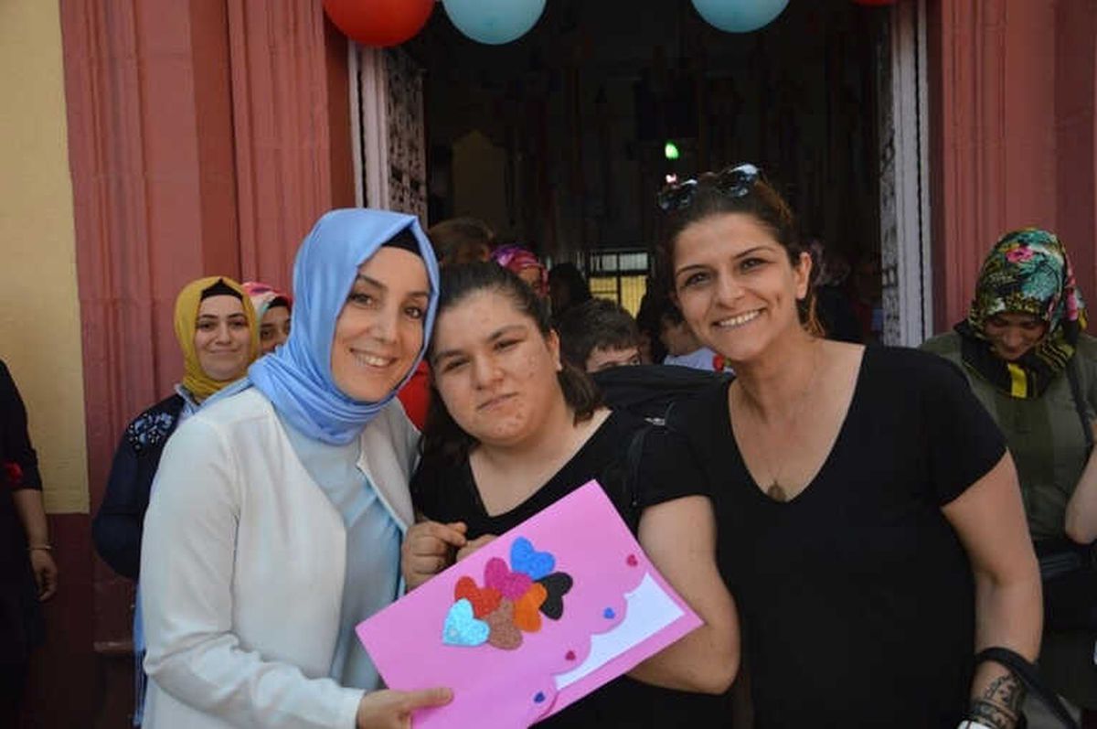 Ak Partili Vekil Adayları Ortahisar\'ı Karış Karış Gezmeye Devam Ediyor