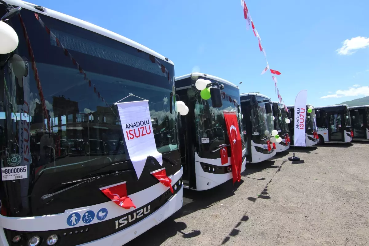 Anadolu Isuzu\'dan Bingöl\'e 80 Araçlık Dev Teslimat