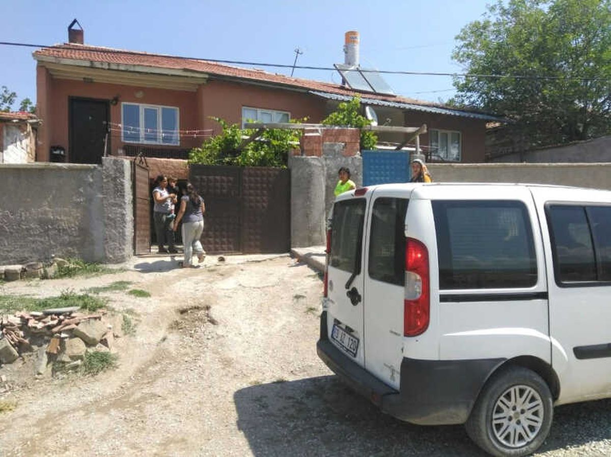Bahçe Duvarının Üzerinde Ceset Bulundu
