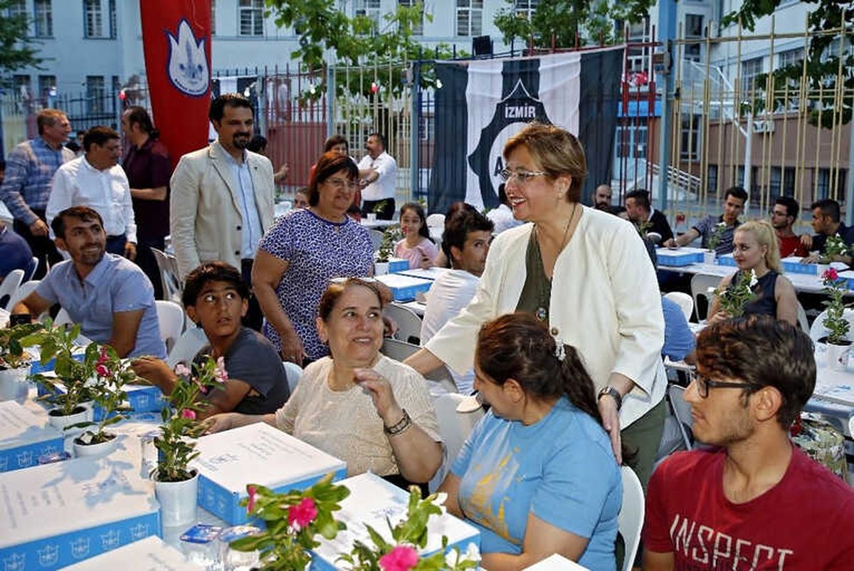 Başkan Pekdaş, "İzmirlilik Ruhunu Yükseltelim"