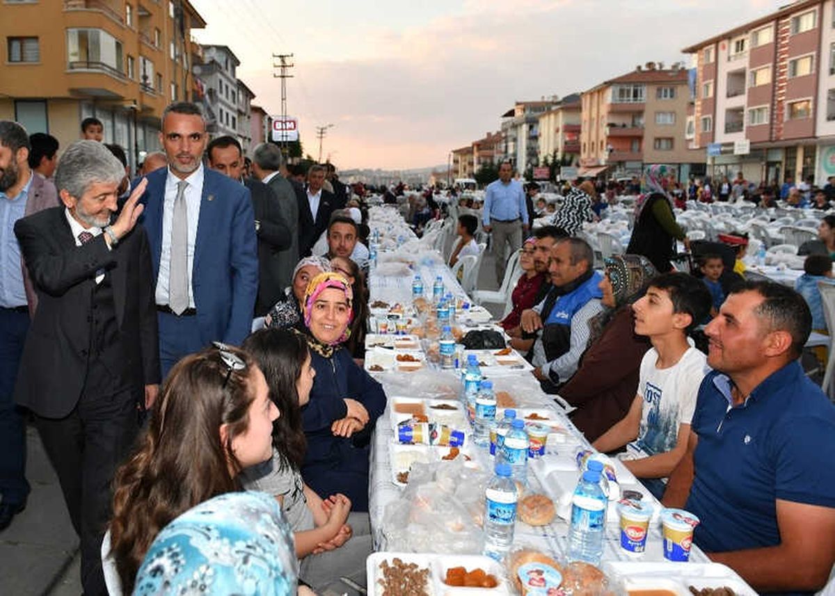 Başkan Tuna Etimesgutlu Vatandaşlarla İftar Yaptı