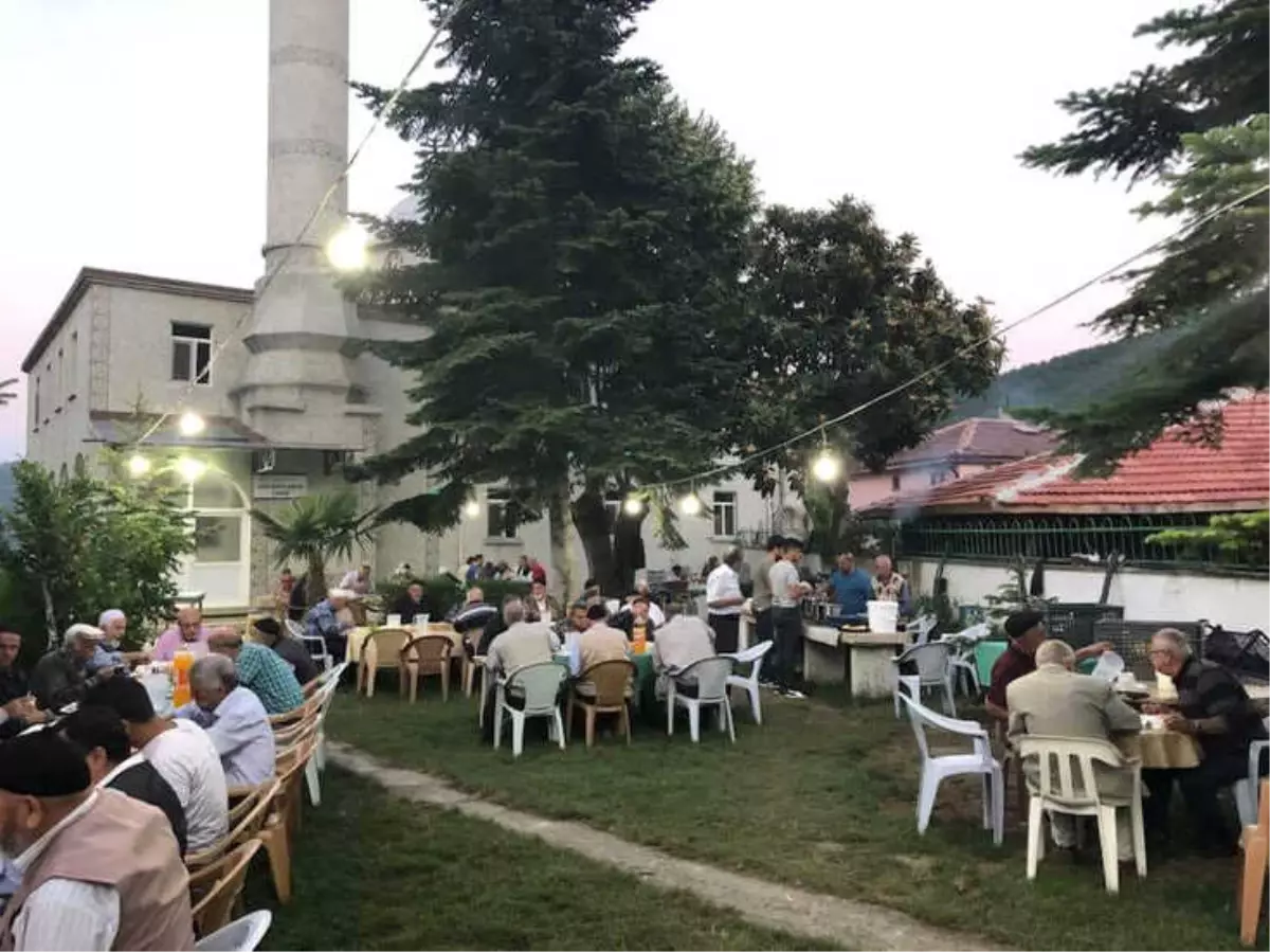 Bu Köyde Evlerde İftar Sofrası Kurulmuyor