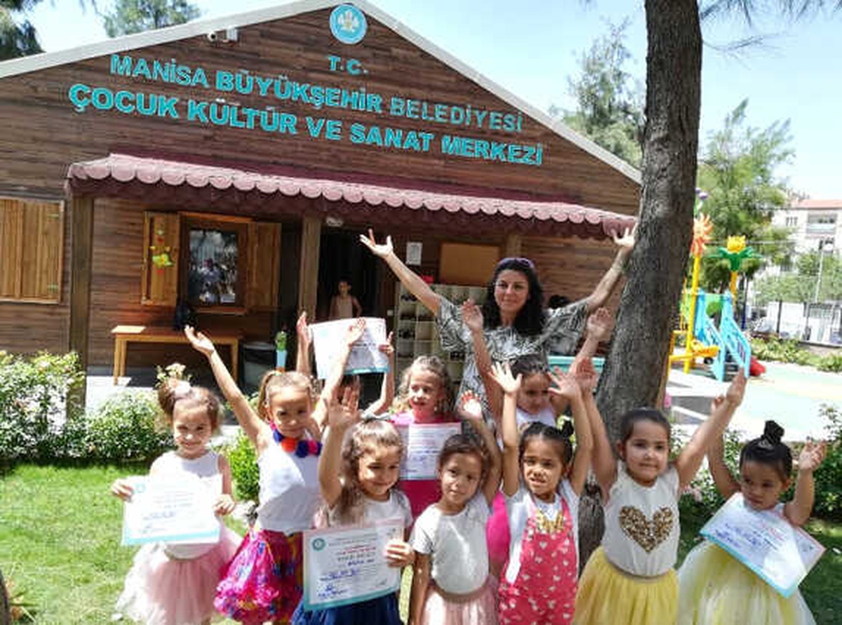 Büyükşehir\'in Miniklerinin Karne Sevinci